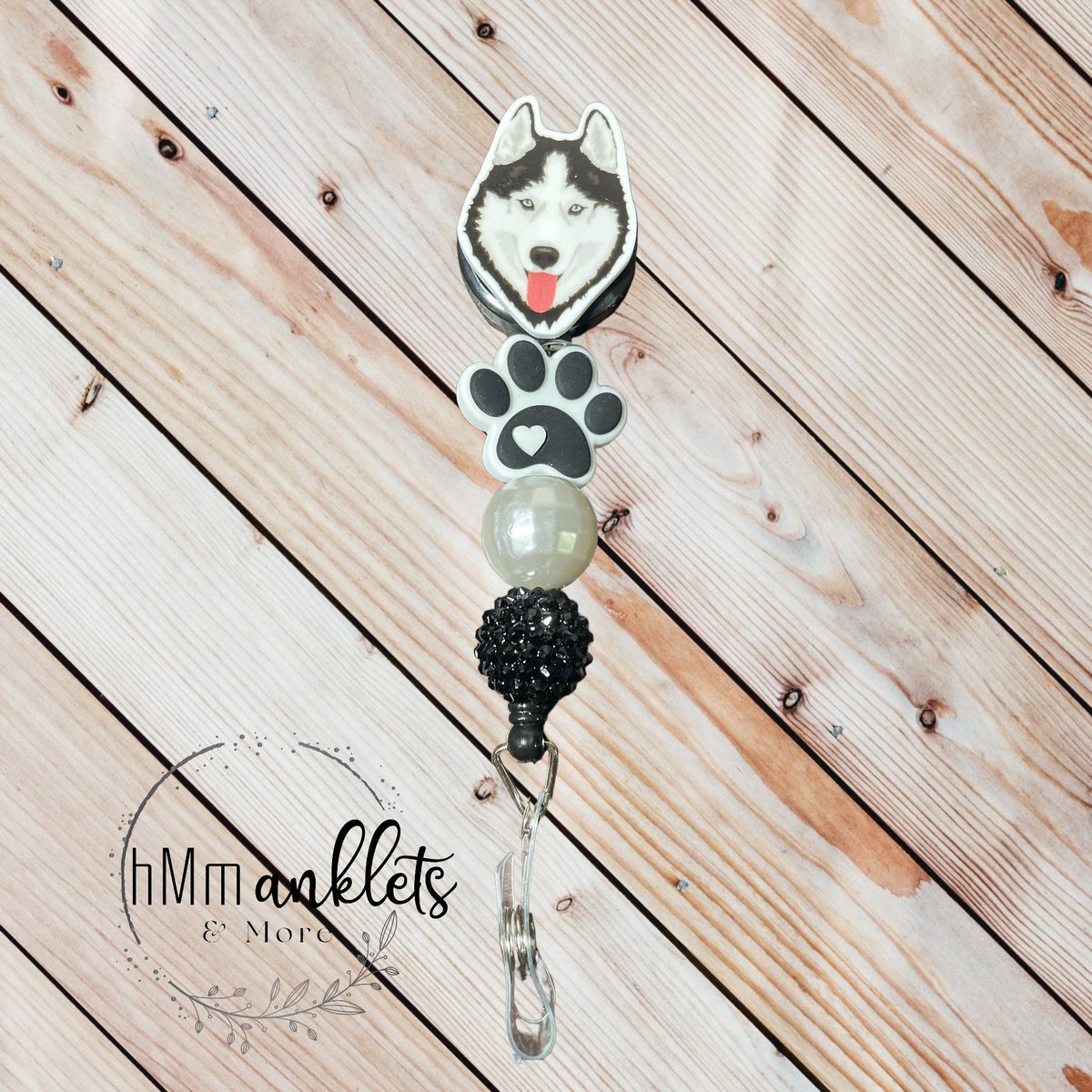 hMmAnklets's tweet photo. Calling all husky dog mamas! Check out this bad boy that will be available tonight ! 

Head to my Etsy store linked in my bio ;) 

#dogmom #HuskyTwitter #badgereels #beadedbadgereels #hmmankletsandmore https://t.co/wQOPQRk8iW