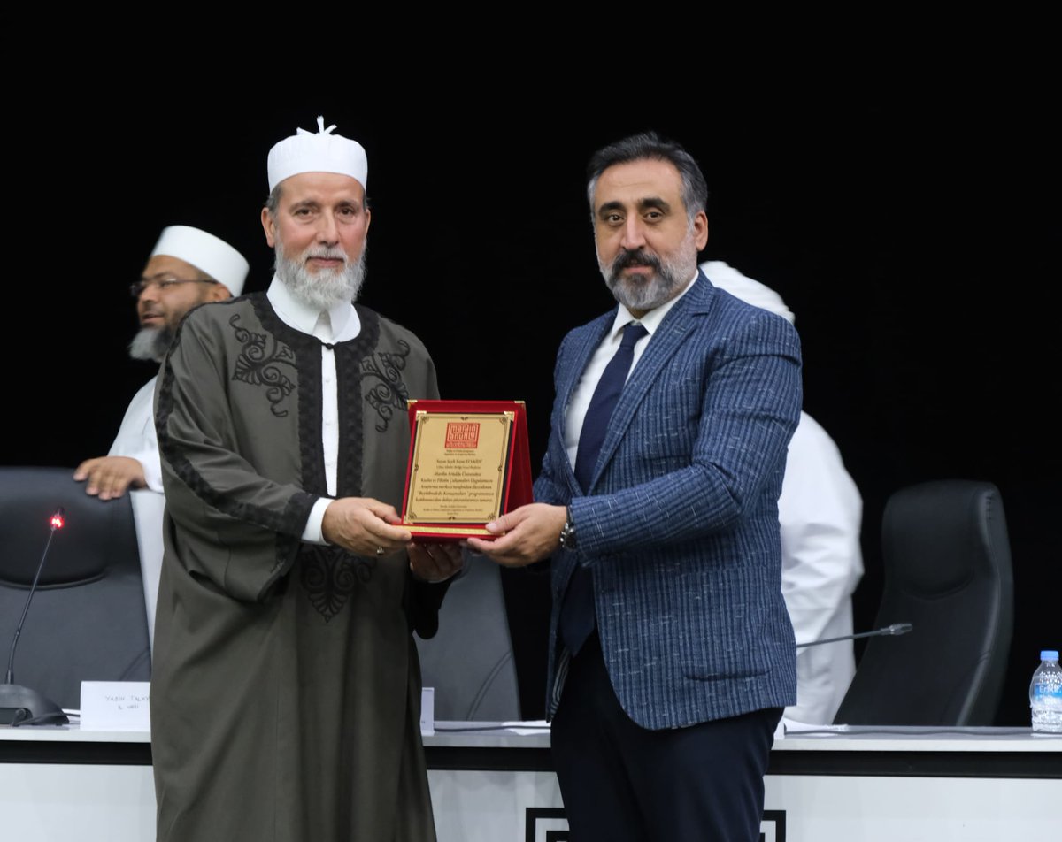 Kudüs ve Filistin Çalışmaları Uygulama ve Araştırma Merkezimizce düzenlenen 'BEYTULMAKDİS KONUŞMALARI'nın ilk programı #Filistin, #Mısır, #Sudan, #Libya, #Irak'tan alimlerin  katılımıyla gerçekleşti.