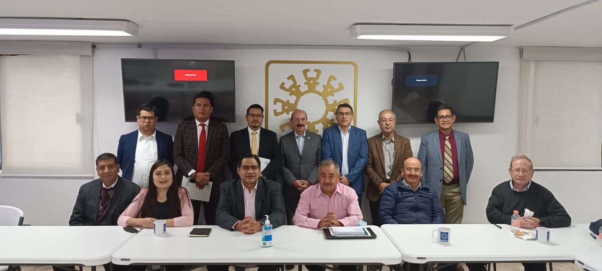canamemx's tweet photo. Agradecemos al Mtro. Daniel Najera y al Ing. Genaro Medina la reunión de trabajo con afiliados de #CANAME
#SectorEléctrico #LAPEM https://t.co/NG80PCLjbJ