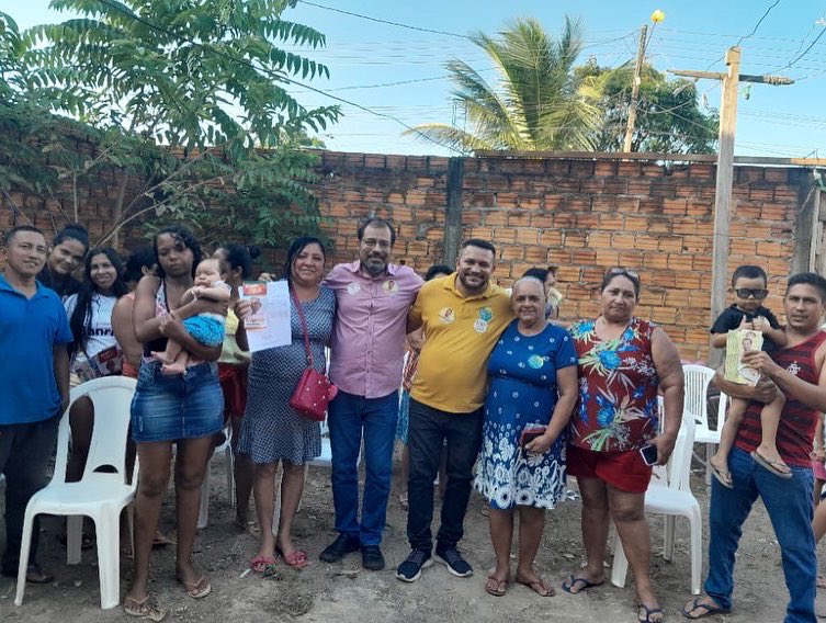 Camilo_Capi's tweet photo. Aqui no Brasil Novo, firmando o compromisso de pavimentação do bairro. numa reunião na casa da Pastora Bárbara junto de sua família e vizinhos.

Em 2 de outubro, vota #Camilo4040 para deputado federal; vota nos deputados estaduais 40 e vota #Capi401 para o Senado.

#CamiloFederal https://t.co/db1b8yg4OB