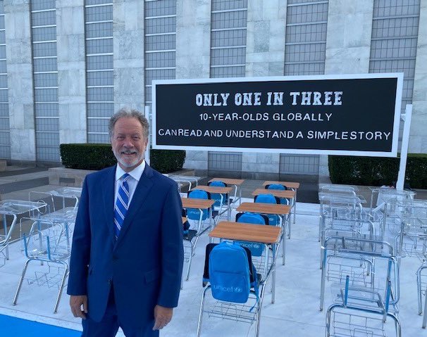 Stopped by this powerful <a href="/UNICEF/">UNICEF</a> installation at #UNGA on the global learning crisis — shocked to learn that only one in three 10-yr olds can read. We must do everything we can to help children learn &amp; stay in school: from providing school meals to nutrition support &amp; much more!