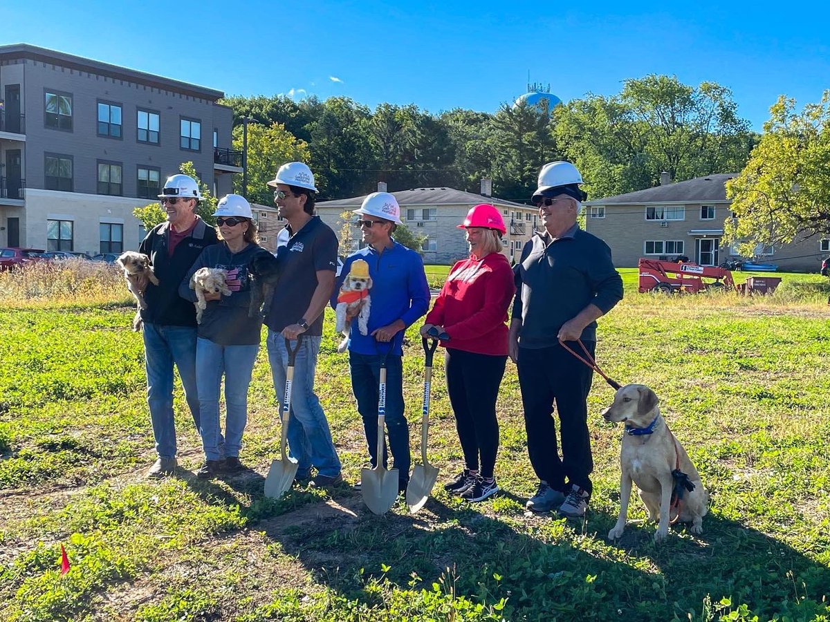 Excited to break ground at the new 12,000 sq ft retail center, Atwater, and future home of Grace Coffee. 

For inquires, contact Lakestone Properties.