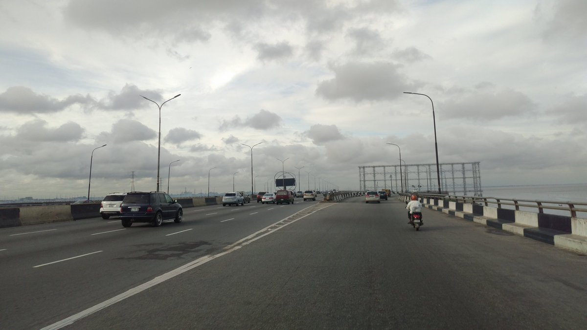 trafficbutter's tweet photo. "@Austynzogs: 17h05: Adekunle #3RDMB towards Oworo and YABA are free ATM https://t.co/HKM5uBucgX