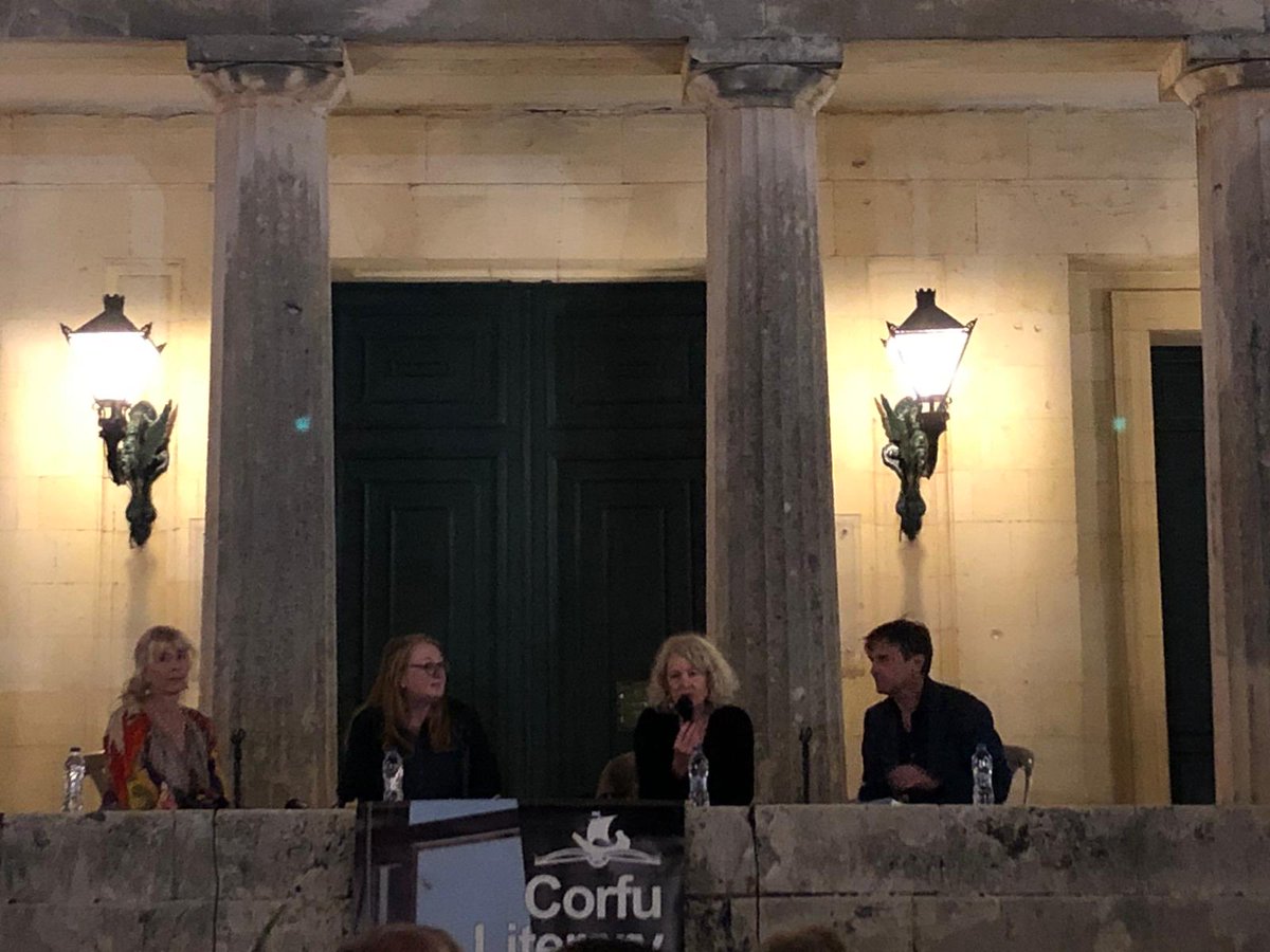 Some spectacular settings at the Corfu Literary Festival <a href="/CorfuArts/">Corfu Literary Festival 💙</a>. Here talking about fiction in times of crisis with ⁦<a href="/sofkazinovieff/">Sofka Zinovieff</a>⁩, ⁦<a href="/AmandaPCraig/">Amanda Craig</a>⁩ and <a href="/BeardRichard/">Richard Beard</a>.
Look at those lanterns in front of the  former palace. And there were swallows in the air.
