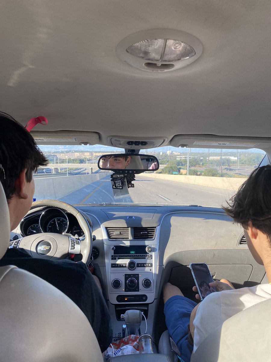 AngelMora2269's tweet photo. Pics I took while driving to San Antonio https://t.co/oYzFq4qjat