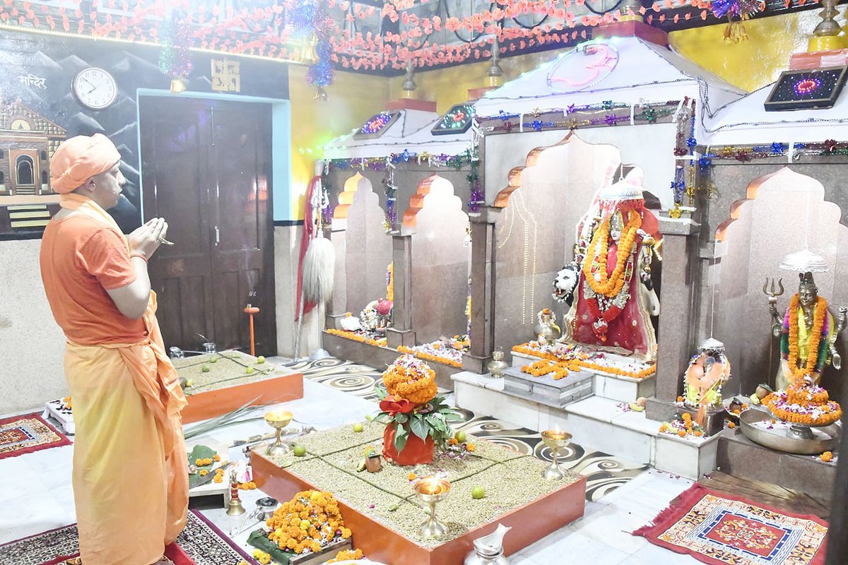 myogiadityanath's tweet photo. शारदीय नवरात्रि के प्रथम दिवस पर आज @GorakhnathMndr में भगवती माँ शैलपुत्री का विधि-विधान पूर्वक पूजन एवं आरती की।

जगज्जननी माँ की कृपा हम सभी पर बनी रहे।

जय माँ शैलपुत्री! https://t.co/DrJqJurFp0