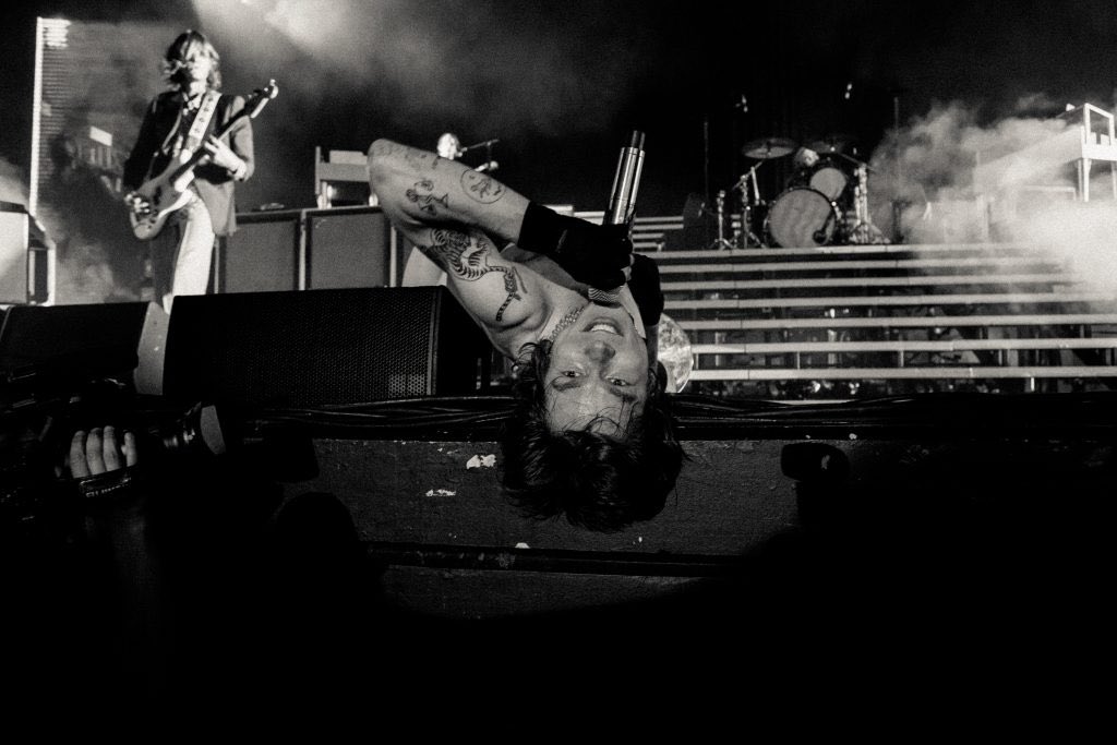 _melophobia_'s tweet photo. Upside down.
#cagetheelephant #mattshultz #bradshultz #rock #concert https://t.co/h0KkVk5Ru3