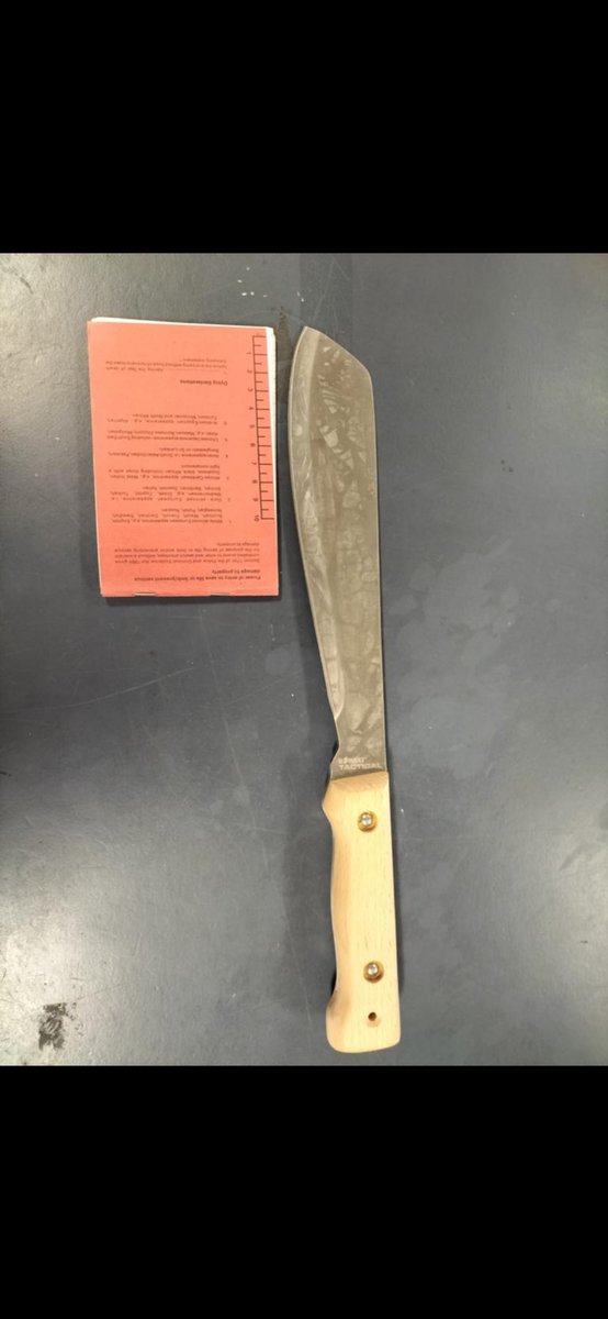 MPSHavering's tweet photo. A number of weapons were recovered by Havering Joint Task Force following a pro-active stop of a vehicle.
We will continue to target those who are a threat to the community!
#OnlyCowardsCarry
#HJTF @LBofHavering @LocalCrimeBeats @essex_crime
422EA https://t.co/2ohciMgb8P