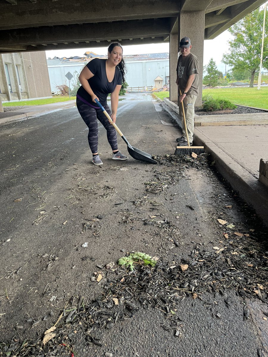 CCRCE_NS's tweet photo. A big thank you to our Operational Services team and IT staff who are working hard across the region to clean up from Hurricane Fiona, and get power to data servers. We truly appreciate you! #CCRCEProud https://t.co/hZNcag6zdZ
