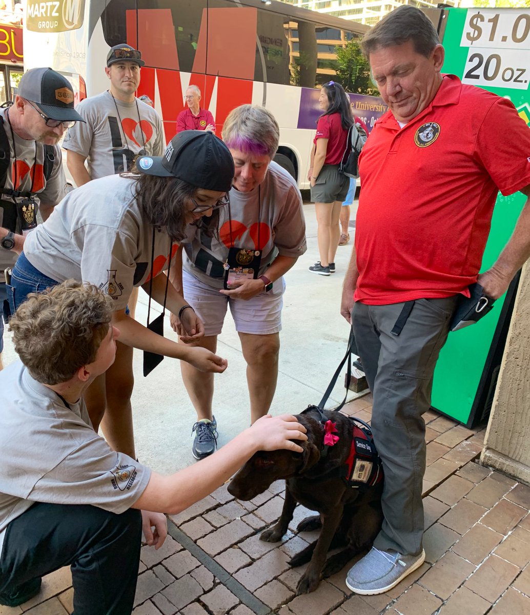 dcfireems's tweet photo. Young people from the @IAFFofficial Burn Camp are greeted by our peer support team dogs as they arrive for lunch at our Chinatown Firehouse, sponsored by @IAFF36 and the  @DCFFBFoundation. All of the participants are burn survivors 13-15 years old. https://t.co/1YW42Rbqie