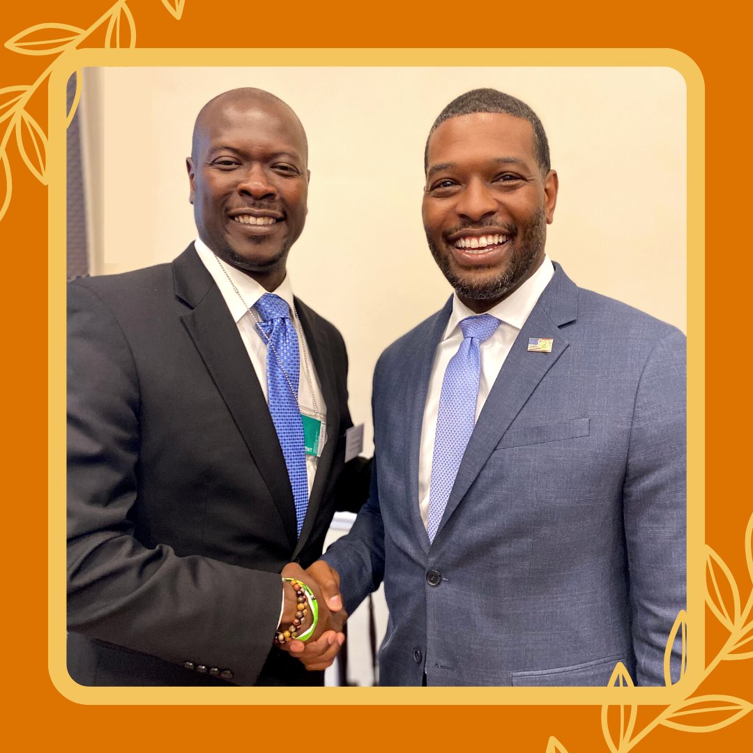 FoodShuttle's tweet photo. We're deeply appreciative for this productive dialogue between CEO L Ron Pringle &amp; @EPAMichaelRegan! 
These conversations shine a crucial light on the barriers faced every day by neighbors struggling to meet basic needs. Together, we work for a #HungerFreeCommunity🧡#FoodShuttle https://t.co/L3wR3CEaf5