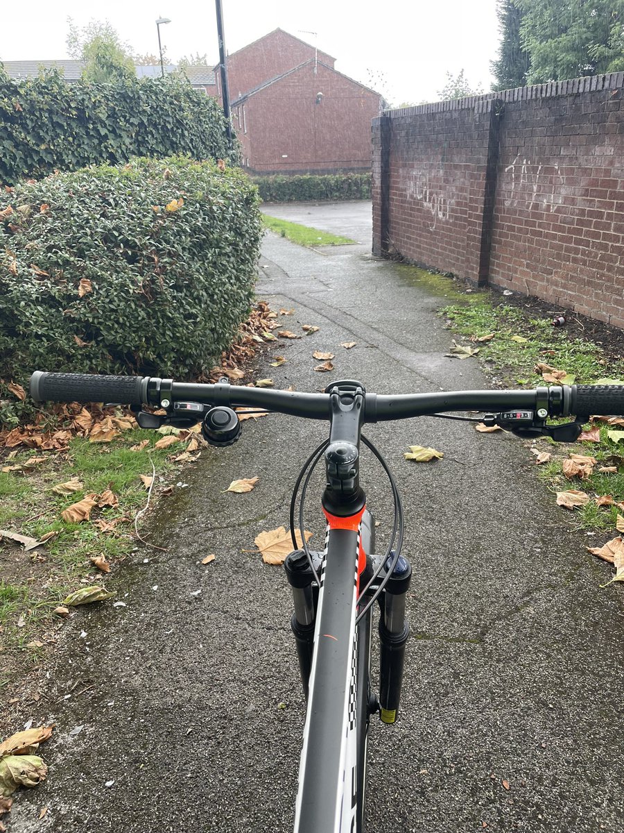 FoleshillWMP's tweet photo. Pcso 31494 has been conducting cycle patrols around the patch. Speaking to members of the public. #Hivisability #Neighbourhoodpolicing https://t.co/Dryn5VXI06