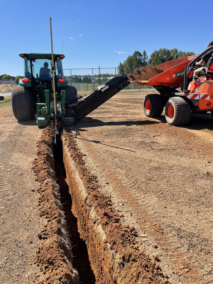ITACTURF's tweet photo. Field renovation at Chancelor High Softball @trenchitnz make a clean trench for our drainage install! #ITACTURF https://t.co/cXtUv2mxFo