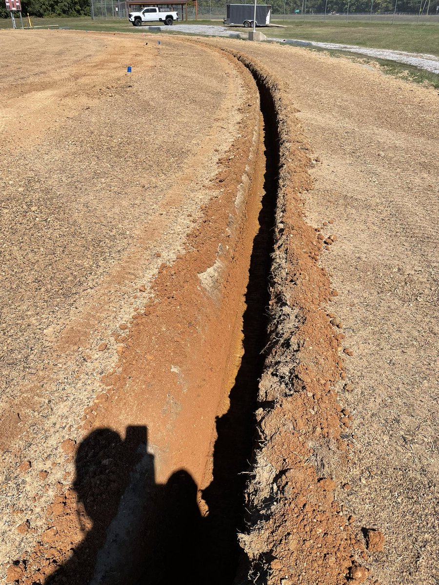 ITACTURF's tweet photo. Field renovation at Chancelor High Softball @trenchitnz make a clean trench for our drainage install! #ITACTURF https://t.co/cXtUv2mxFo