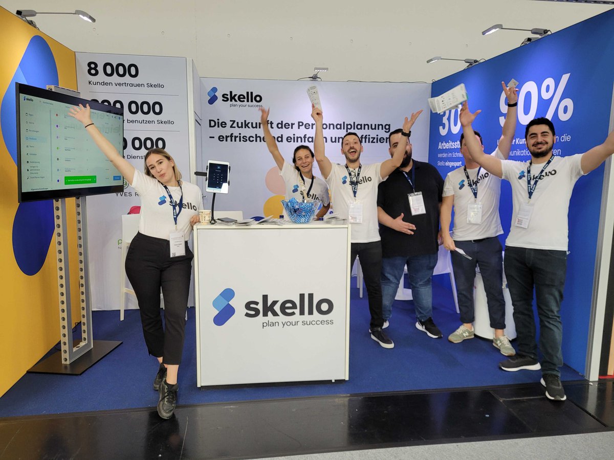 Skelloapp's tweet photo. 18:00 - 🇩🇪 Skello parle allemand

💊 La semaine dernière, Skello s’est envolé pour #Expopharm, le salon professionnel leader pour l’industrie pharmaceutique en Europe. https://t.co/J4bD2zHlpG