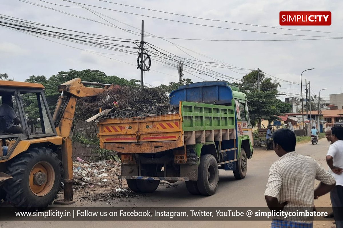 #photostory
Ward 54: Councillor Bakkiyam Dhanapal inspects desilting work and garbage clearing works carried using Hitachi and JCB machines at the canal near Madurai Veeran Kovil street. 

#Location: Neelikonampalayam