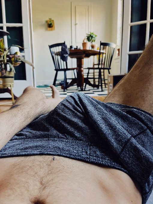 Home workouts https://t.co/hpAMaQTZ0q