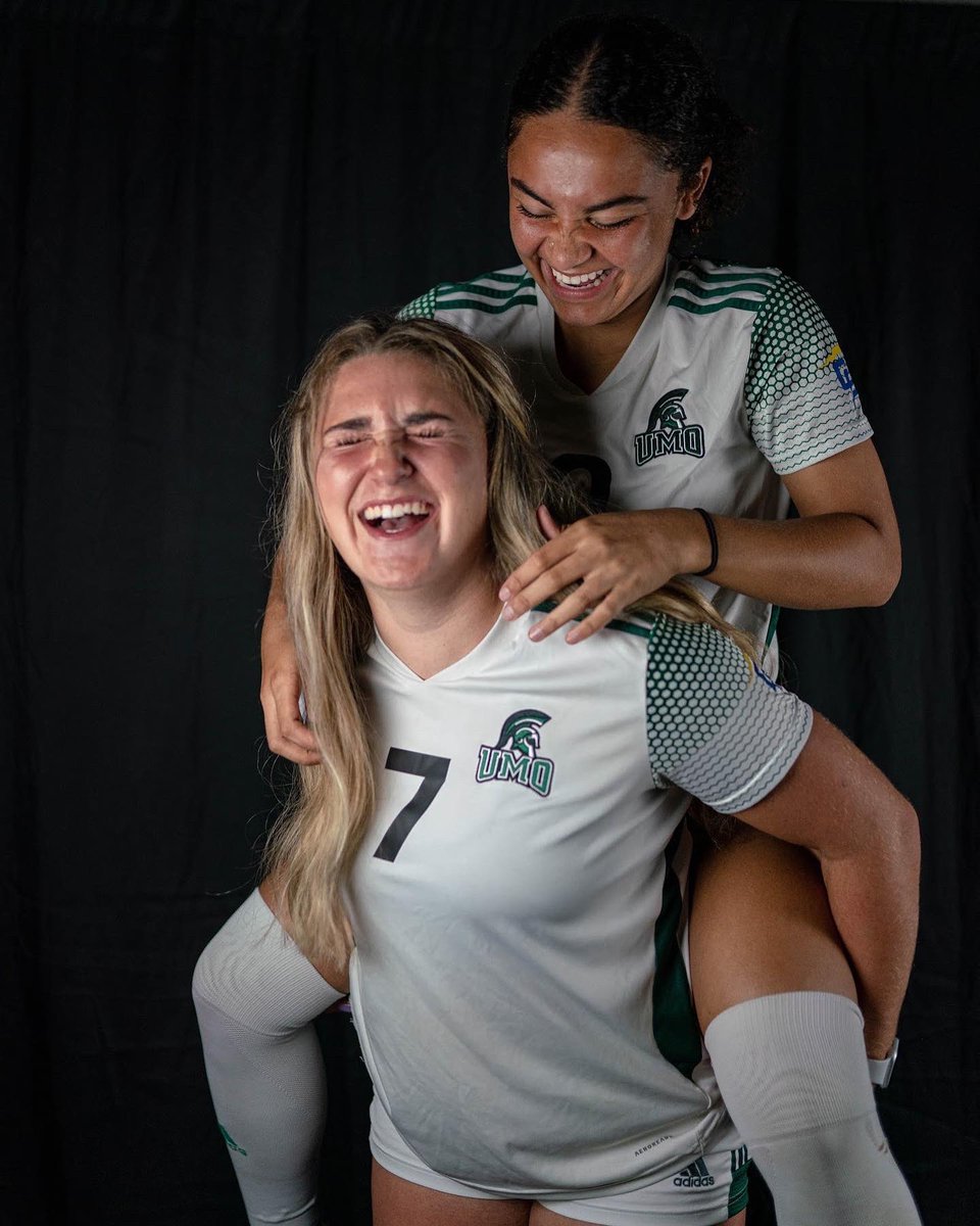 UMO_W_Soccer's tweet photo. That feeling when you’re starting a new week undefeated in conference >>>
#NoBigDill 🟢 https://t.co/x4sXbZL6ec