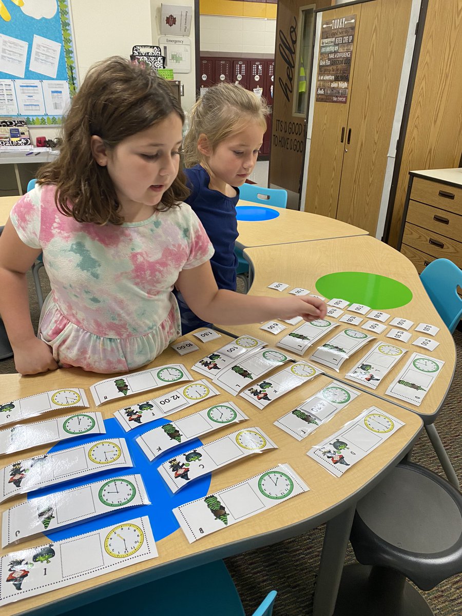 SuRo20's tweet photo. Ss telling time to the nearest hour and half hour, understanding how to use half past with the correct hour, and feeling confident with our analog clocks! #157c https://t.co/DQsjRBi3uq