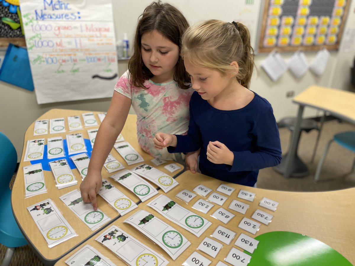 SuRo20's tweet photo. Ss telling time to the nearest hour and half hour, understanding how to use half past with the correct hour, and feeling confident with our analog clocks! #157c https://t.co/DQsjRBi3uq