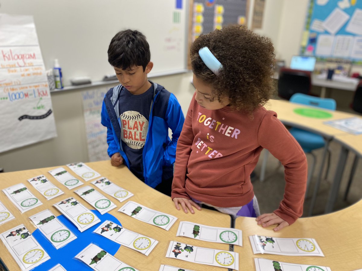 SuRo20's tweet photo. Ss telling time to the nearest hour and half hour, understanding how to use half past with the correct hour, and feeling confident with our analog clocks! #157c https://t.co/DQsjRBi3uq