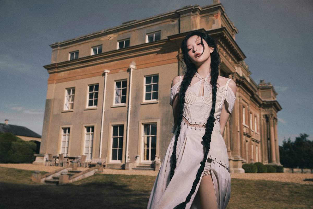 StevenLinSt's tweet photo. Is Turvey House, Bedfordshire the shooting location of SEULGI 28 REASONS ?

#슬기 #SEULGI
#레드벨벳 #RedVelvet 
#28Reasons https://t.co/CCqKTIcUef