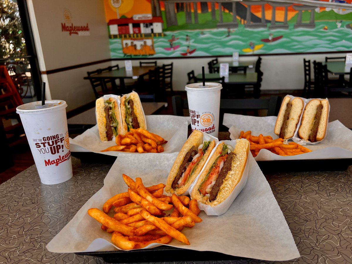BIG DUBS, BIG GRUB 🍔 

#GeauxPokes | #GreauxPokes | #MaplewoodBurgersMonday