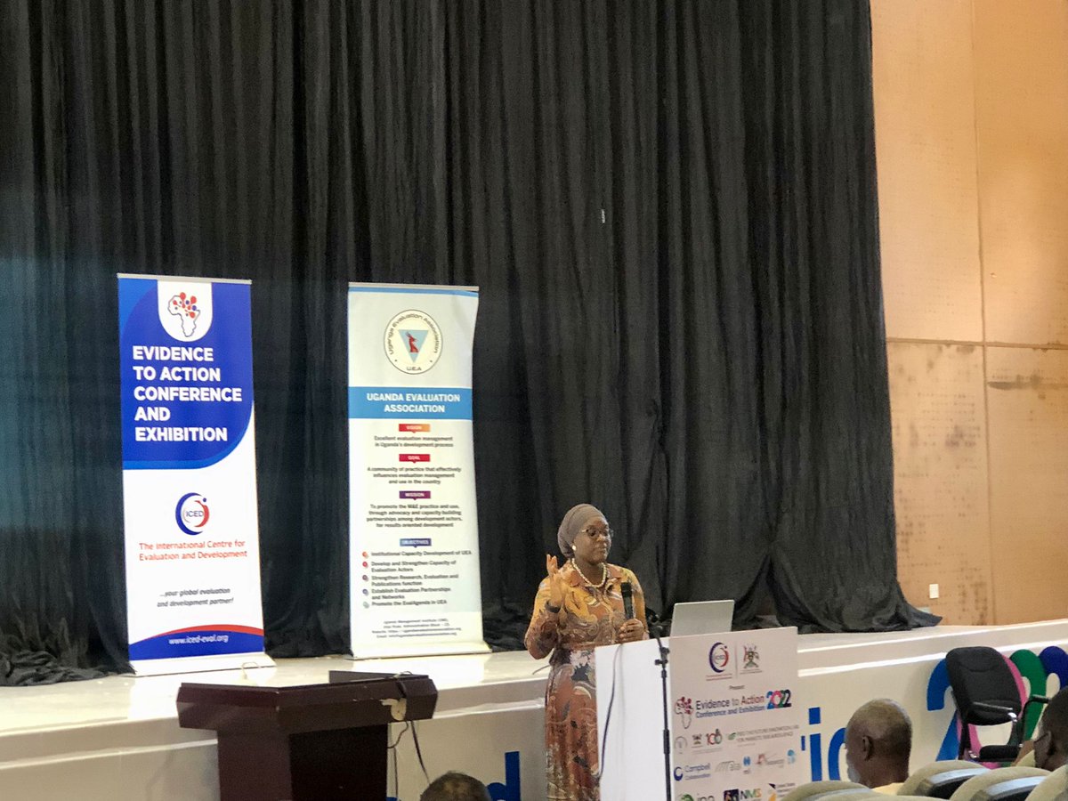 Dr. Khadijat Amolegbe of the University of Ilorin in Nigeria sharing baseline findings on digital literacy output market access and demand for rural e-commerce @MRRInnovLab @MakerereCHS @CampbellReviews @GDNint @ExperienceUSIU @poverty_action @ISSERUG #e2a2022uganda