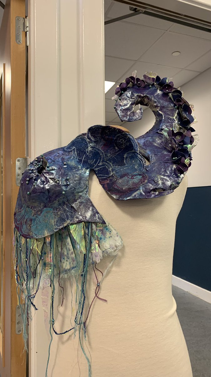 GroveArtDesign's tweet photo. …and some more beautiful work on display! @Grove_Academy @pcgroveacademy #GroveValues💙📖🌳 https://t.co/1PRLCQauYl