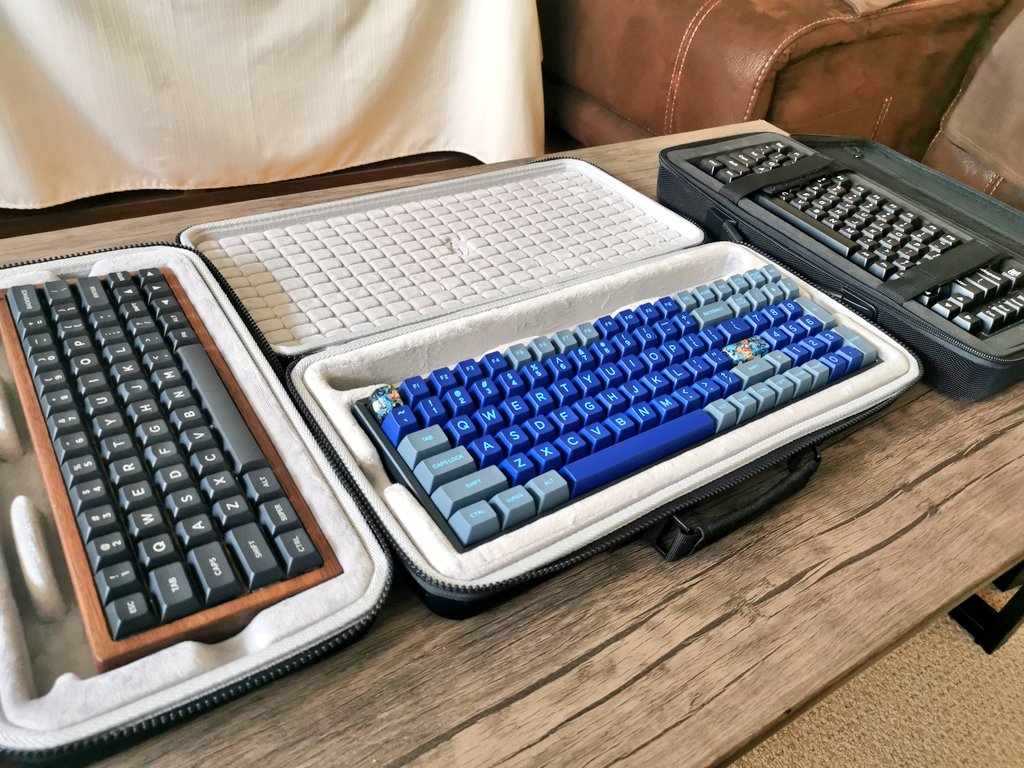 keithver's tweet photo. All keebs intact thanks to these hardcases! 🙈💙 #Fekerik75 #Feker #KeychronK4 #Keychron #GK64 https://t.co/wRGef6jvcx