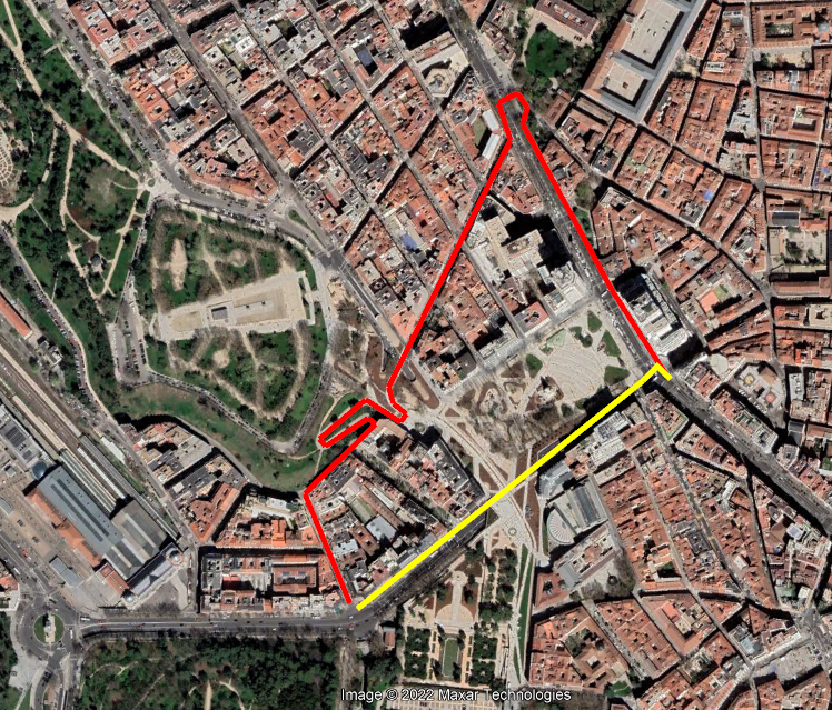 Madrid ha prohibido este año a las bicis ir desde Gran Vía a Madrid Río usando Cuesta San Vicente (amarillo, 500m).

Ahora hay que realizar un rodeo por Princesa, Ventura Rodríguez, Irún y Arriaga (rojo, 1500m).

Si no te gusta, reclama aquí:
www-s.munimadrid.es/SYR_003_WACiud…