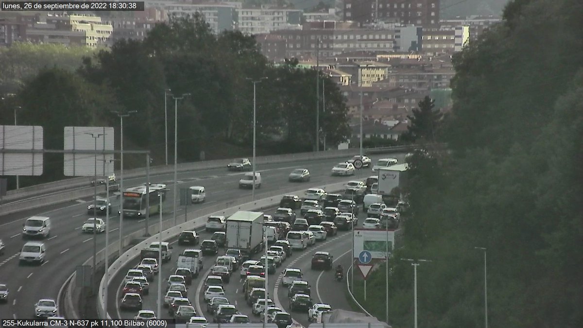 #Istripua #N637 km 10 #Erandio-n Barakaldoko norantzan, bi errei itxita,…