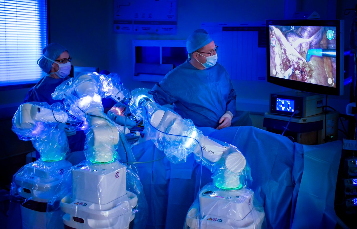 CV_UHB's tweet photo. Using @CMRSurgical's Versius Robot, Consultants at our Health Board began operating on colorectal patients this summer as part of an innovative National Robotic Assisted Surgery Programme, introduced by the @WelshGovernment.

#RoboticSurgeryWales 🤖 https://t.co/CtxD3Kysbz