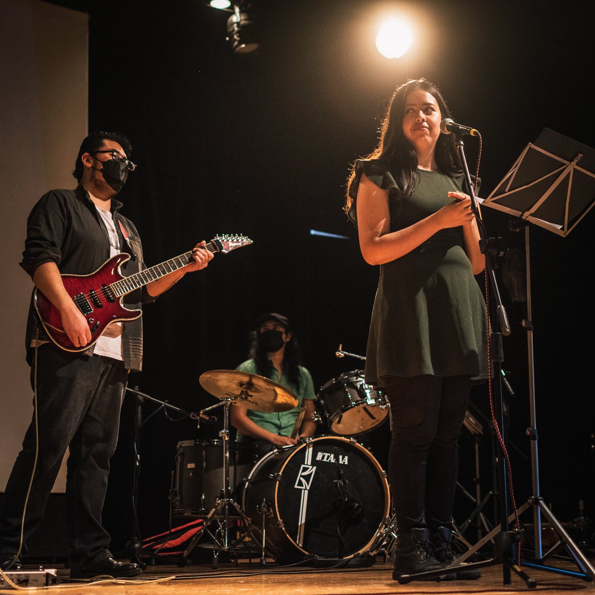 EMEHoficial's tweet photo. 📸|| La Dra. @taniameza_, titular de @CulturaHidalgo y el Mtro. @Aarn39412401, encargado de la Dirección General de la EMEH, presidieron el #ConciertoDeBienvenida para estudiantes de nuevo ingreso a Propedéutico en Artes, Licenciatura en Música e Ingeniería en Audio.

#SoyEMEH https://t.co/kjBe4Vl4X3