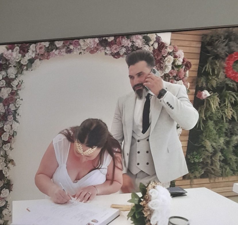 planna79's tweet photo. I would literally rip the paper right on the spot if this happened! Insane Hussein. So sad #90DayFianceUK https://t.co/gDLucsKZ37