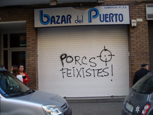Empazasteis haciendo pintadas en la tienda de los padres Albert Rivera y hoy pataleais por los resultados electorales de Italia, que esperabais cobardes??
