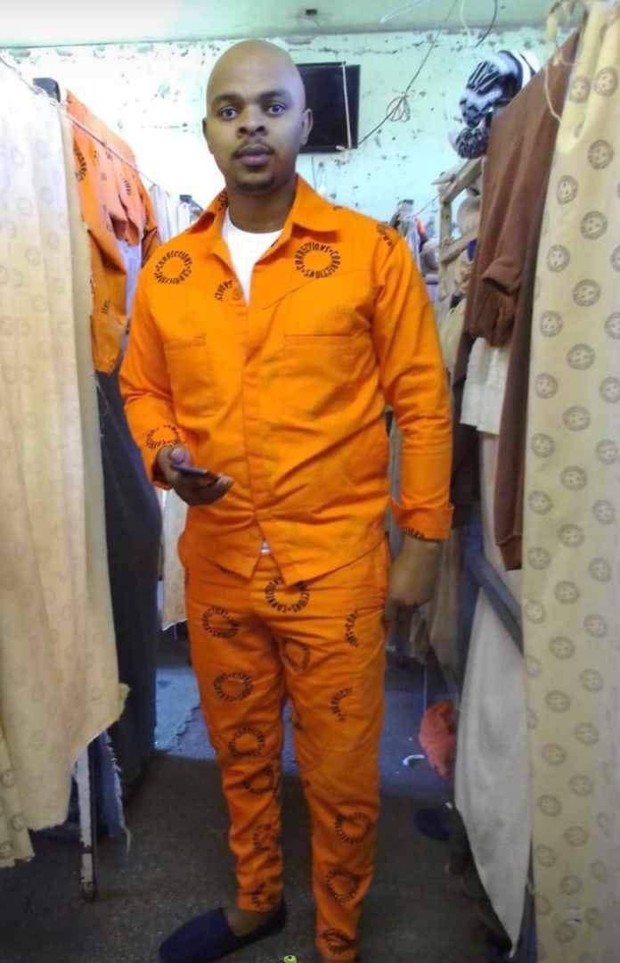 AdvoBarryRoux's tweet photo. Forget about the smuggling of Smartphones, but what offence do you think this man is in prison for? https://t.co/pcTkBuED9s