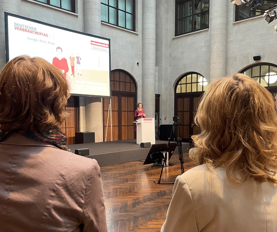 Bundesumweltministerium (@bmuv) on Twitter photo „Verbraucherschutz braucht starke Vorbilder! Es ist wichtig, dass viele Menschen und Initiativen sich engagieren und dass dieser Einsatz auch gewürdigt wird.“ BMin <a href="/SteffiLemke/">SteffiLemke</a> hat heute den Bundespreis #Verbraucherschutz überreicht. @Stiftung_DSV #dvt22 bmuv.de/RE10271 „Verbraucherschutz braucht starke Vorbilder! Es ist wichtig, dass viele Menschen und Initiativen sich engagieren und dass dieser Einsatz auch gewürdigt wird.“ BMin <a href="/SteffiLemke/">SteffiLemke</a> hat heute den Bundespreis #Verbraucherschutz überreicht. @Stiftung_DSV #dvt22 bmuv.de/RE10271