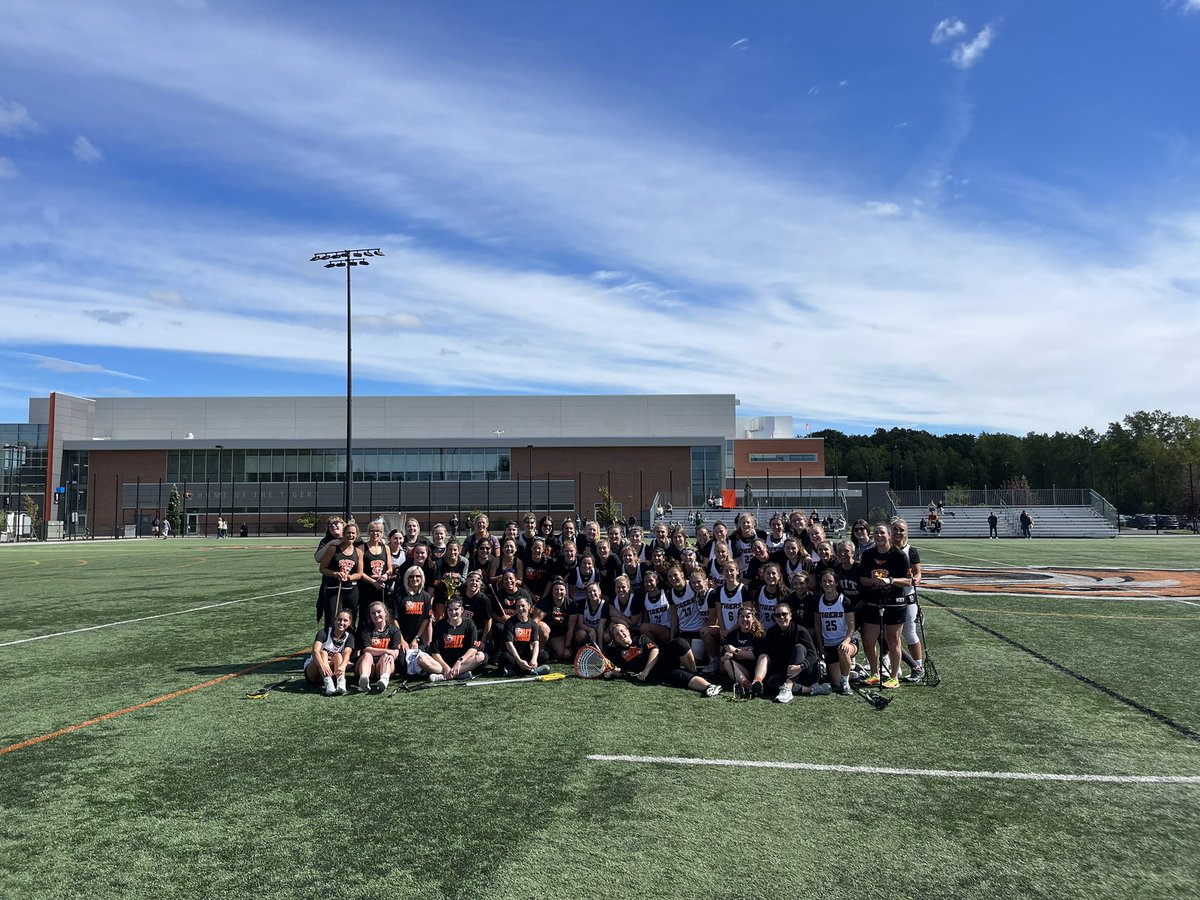 JuliaTenney10's tweet photo. This image was taken after our alumni game last Saturday. It was amazing to experience the community RIT has built over the years! This year marks 25 years of RIT Women’s Lacrosse🐯 #RIT #RITSM https://t.co/SrcSSi2TGc
