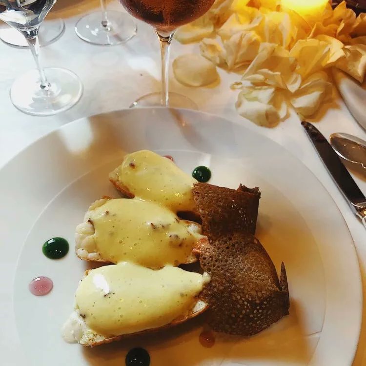 AnnaLiuaaa's tweet photo. Michelin three-star restaurant for dinner with friends https://t.co/f07FBhqJCZ