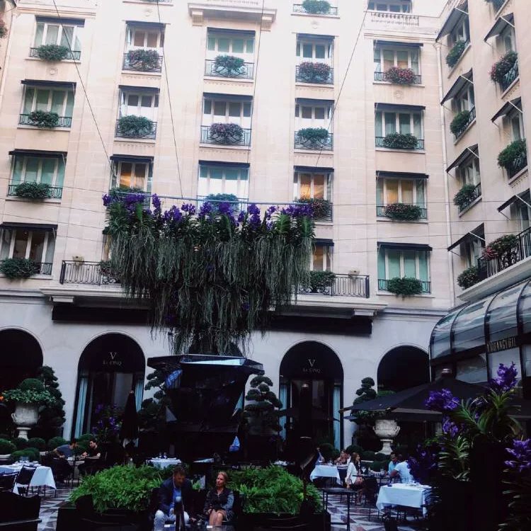 AnnaLiuaaa's tweet photo. Michelin three-star restaurant for dinner with friends https://t.co/f07FBhqJCZ