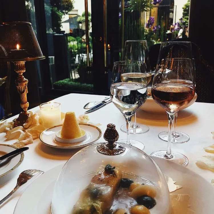 AnnaLiuaaa's tweet photo. Michelin three-star restaurant for dinner with friends https://t.co/f07FBhqJCZ