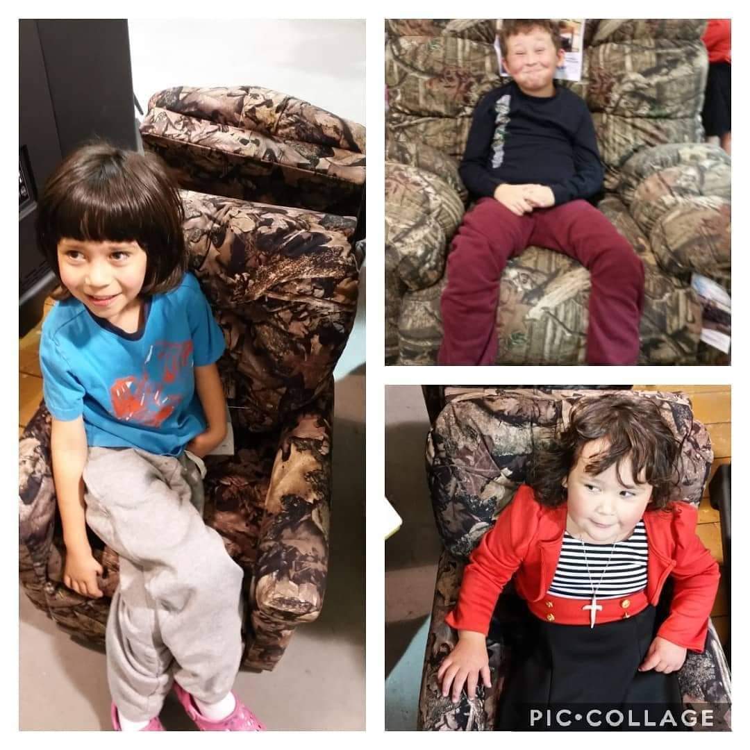 isda1979's tweet photo. 7 yrs ago today I woke up with my children for the last time. 
They ate their last breakfast with their daddy. 
We went on a road trip to St Jacob's in our brand new van. 
I had my last meal with my kids. 
They leave with my folks.  
I wave goodbye.  

Ticktockticktockticktock https://t.co/KEjCwHraRc