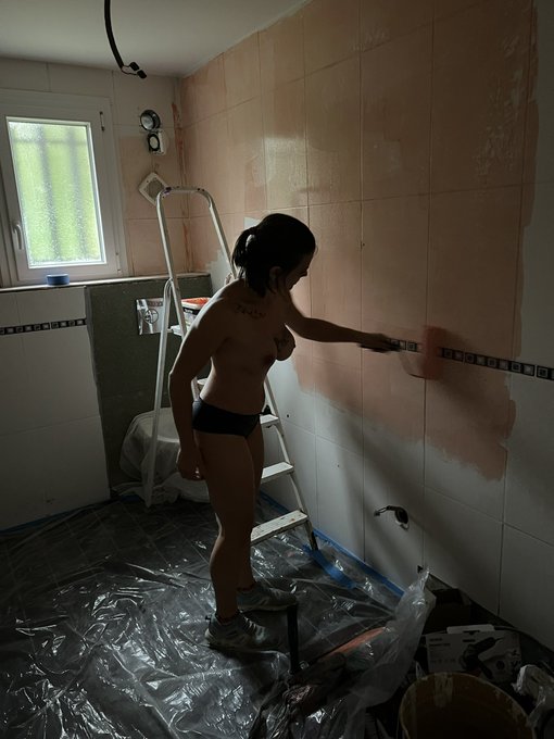Aujourd&rsquo;hui c&rsquo;est travaux pour ma future salle de bain.   https://t.co/l5U0ULdohd https://t.co/ptyni
