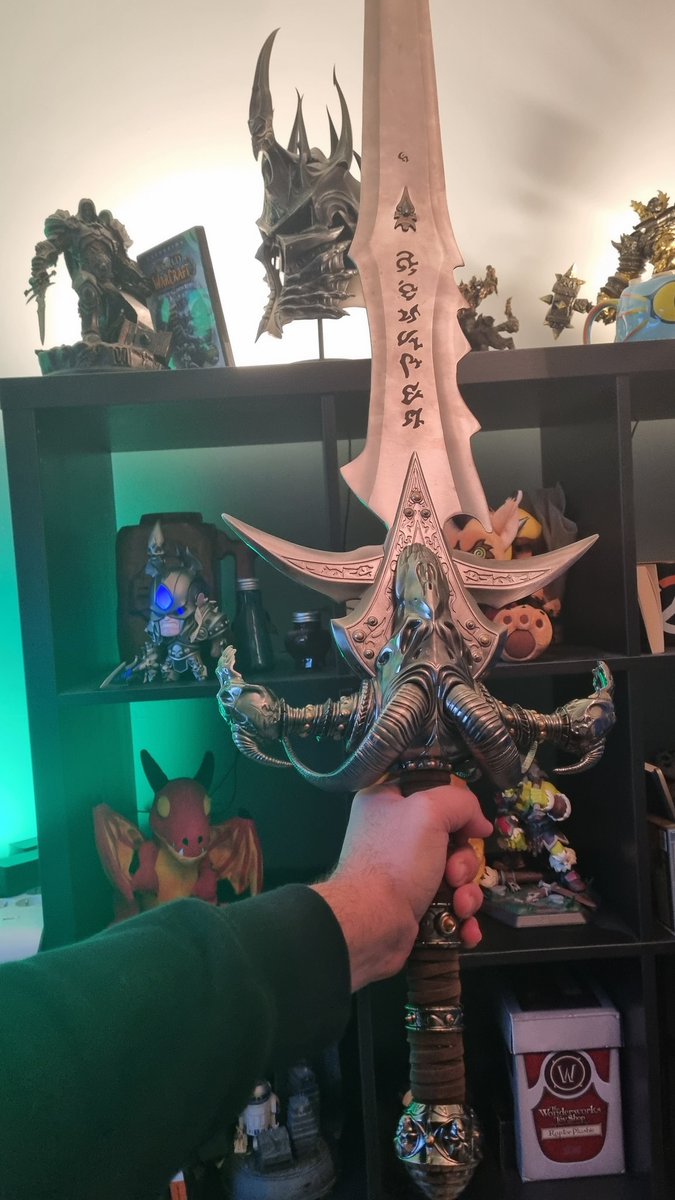 BigBadHater on Twitter: "Voilà avec quoi je coupe ma viande pour le