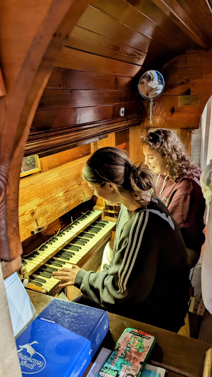 Frensham Heights PRE tweet media