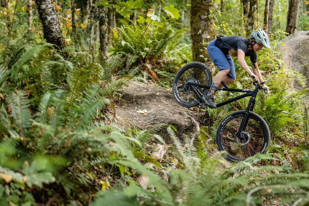 DigitBikes's tweet photo. First review over at @Pinkbike! "This bike is very, very light for its category, and I find it impressive that it manages to provide traction and damping similar to a design with many more moving parts." 

https://t.co/OoO1gVG5S2 https://t.co/ElG0QD78uK