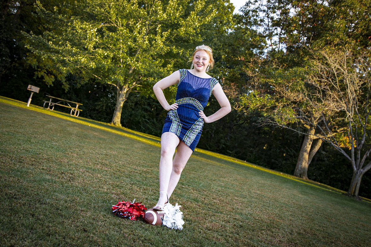 TV_Promo_Dude's tweet photo. She embraces her juvenile diabetes and the family trait of fair, ginger skin. She’s a warrior… and a princess. 😊💙 #Homecoming #GingerFamily https://t.co/OeeF6dIUs9