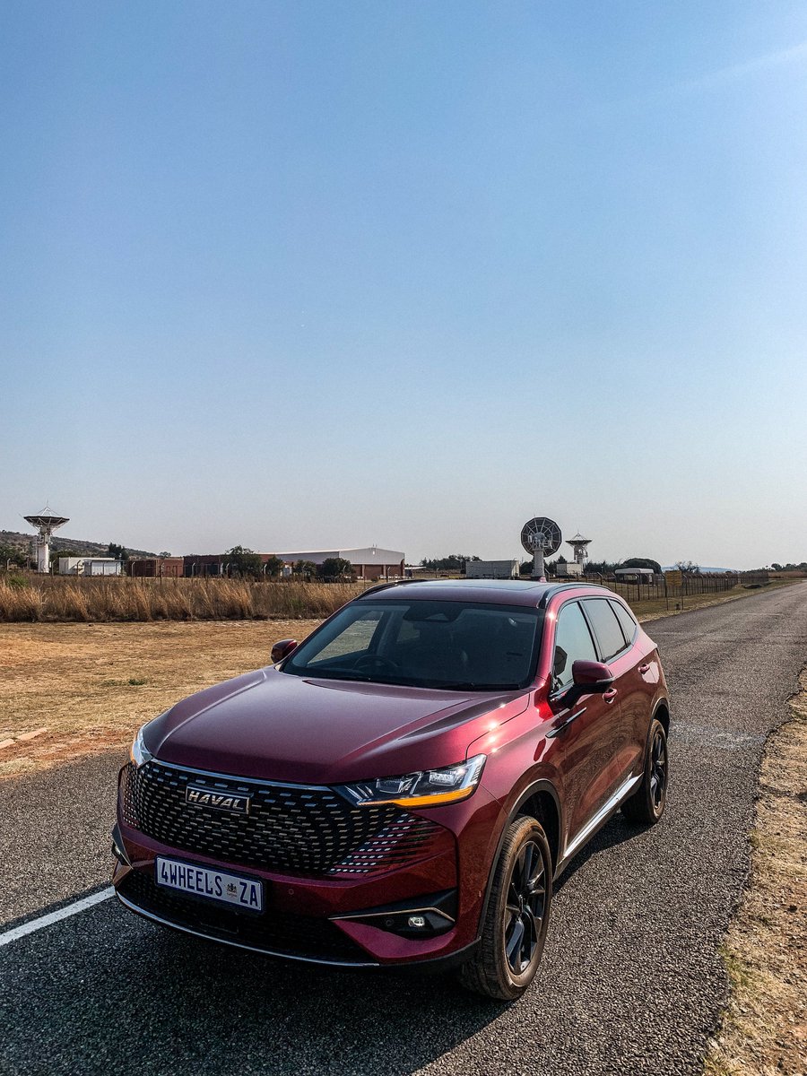 4wheelsZa's tweet image. The all Haval h6 HEV has a power output of 176kW and 530Nm with is from a 1.5L Petrol engine pushed by a electric motor of a 1.75kWh battery which gives it 0-100km/h in 8.5s🔋❤️ Looks stunning too 😮‍💨🤌🏽

#havalsouthafrica #ASmarterWayToDrive #havalh6hev