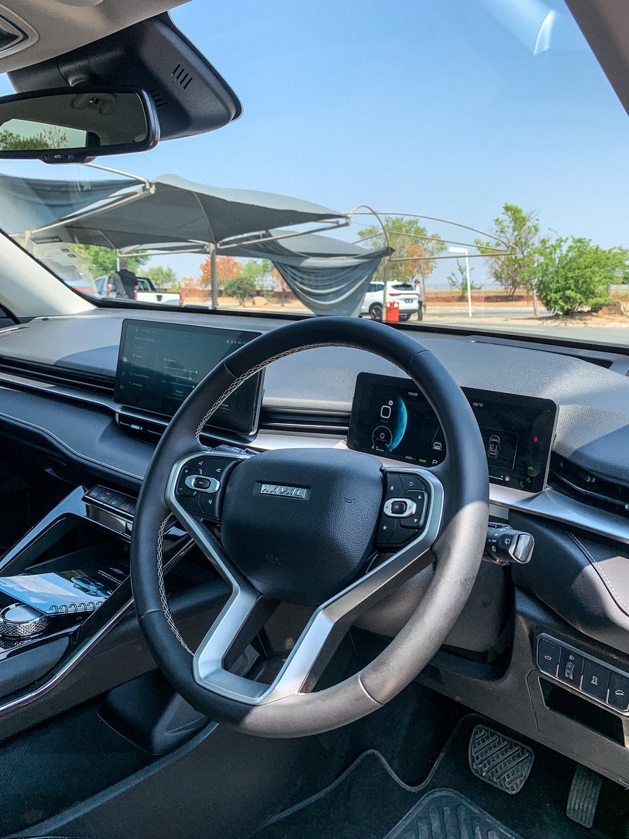 4wheelsZa's tweet image. The all Haval h6 HEV has a power output of 176kW and 530Nm with is from a 1.5L Petrol engine pushed by a electric motor of a 1.75kWh battery which gives it 0-100km/h in 8.5s🔋❤️ Looks stunning too 😮‍💨🤌🏽

#havalsouthafrica #ASmarterWayToDrive #havalh6hev